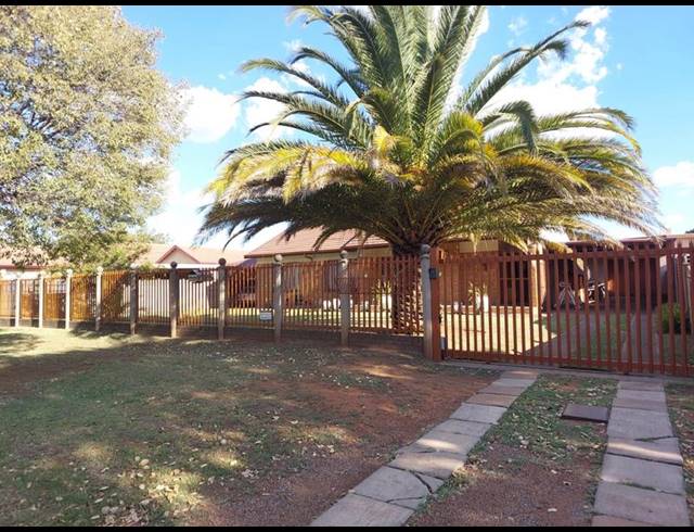 3 BEDROOM HOUSE FOR SALE IN VANDERBIJLPARK SE 6